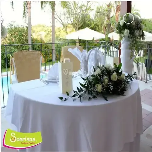 Mesa media luna para eventos y recepciones